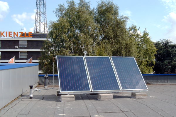 Kollekor auf dem Hallendach