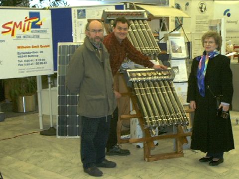 Diskussionen am Stand