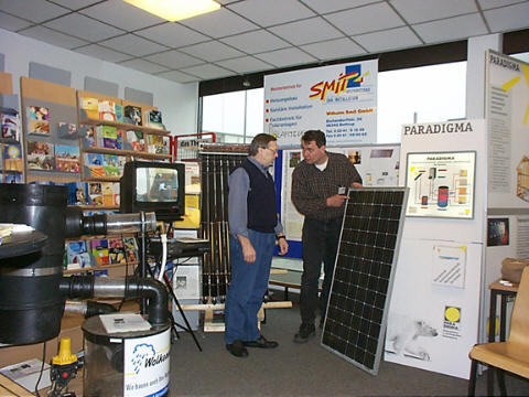 Diskussionen am Stand