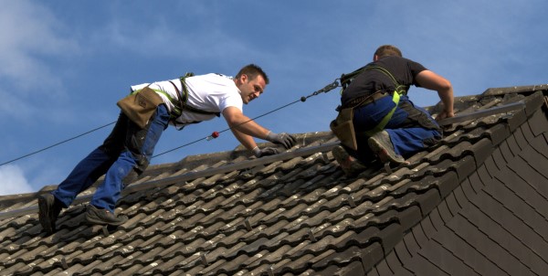 Schiene auf  Dachhaken setzen