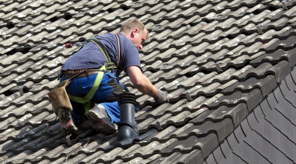 Edelstahl-Dachhaken setzen